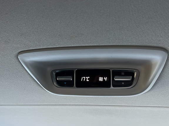 Mercedes-Benz V220 8 of 13