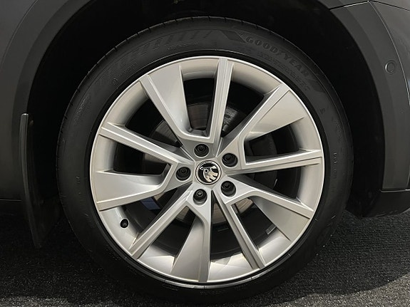 Skoda Superb Scout 8 of 26