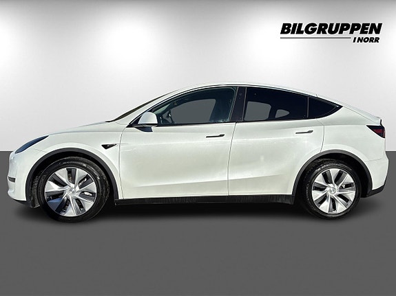 Tesla Model Y 4 of 14