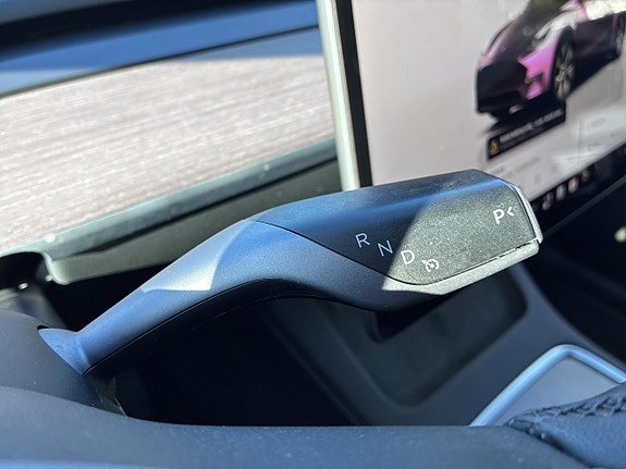 Tesla Model Y 12 of 14