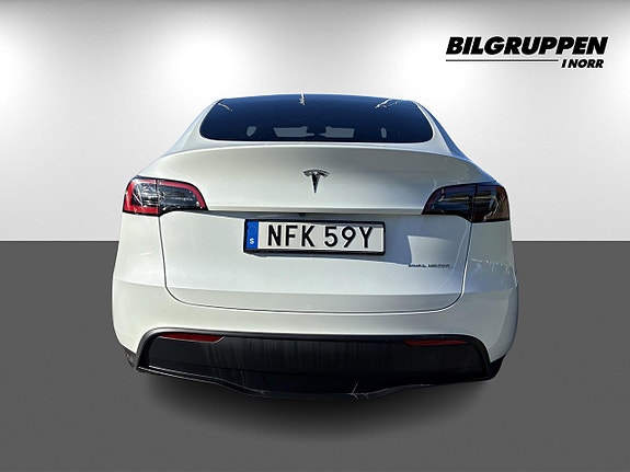 Tesla Model Y 5 of 14