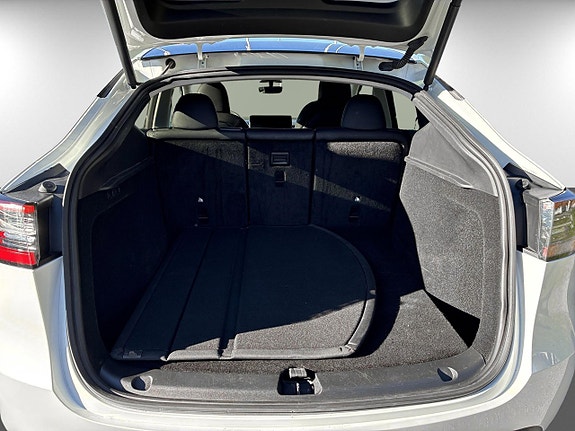 Tesla Model Y 14 of 14
