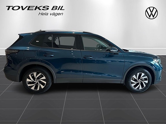 Volkswagen Tiguan 2 of 14