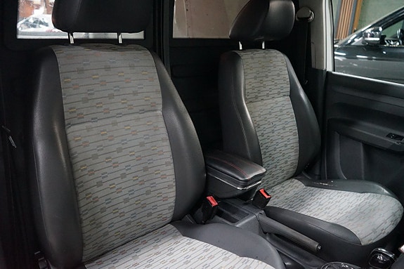 Volkswagen Caddy Maxi 10 of 13