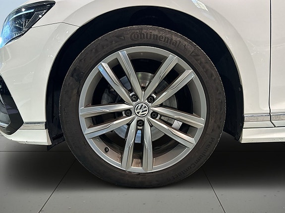 Volkswagen Passat 14 of 22