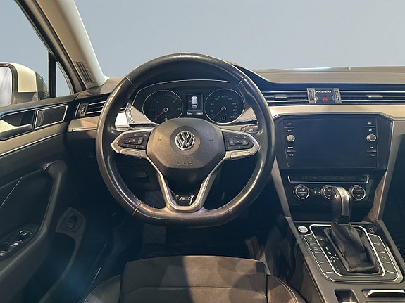 Volkswagen Passat 9 of 22