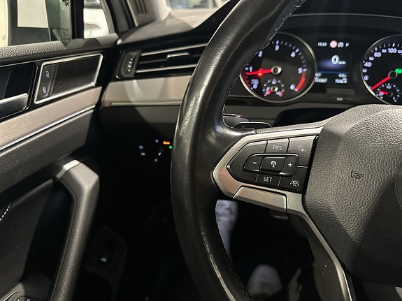 Volkswagen Passat 20 of 22