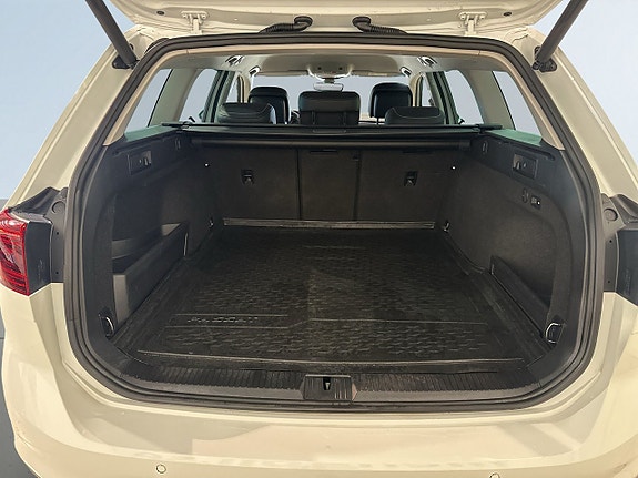 Volkswagen Passat 12 of 22