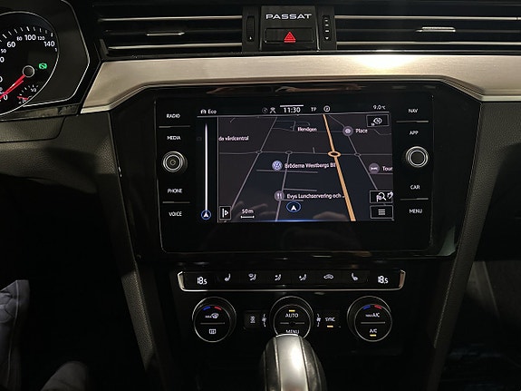 Volkswagen Passat 15 of 22