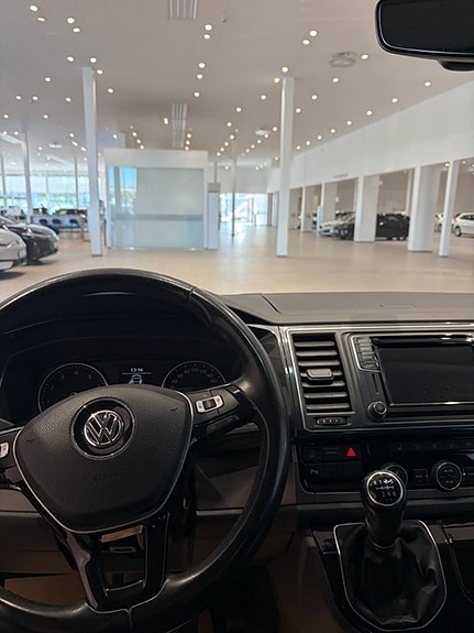 Volkswagen Multivan 12 of 13