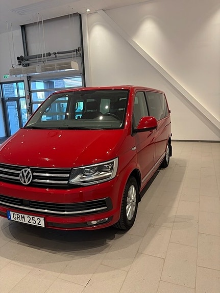 Volkswagen Multivan 2 of 13