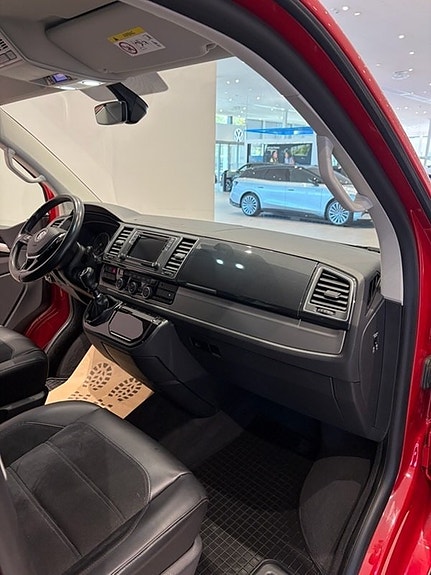 Volkswagen Multivan 11 of 13