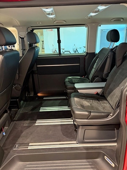 Volkswagen Multivan 9 of 13