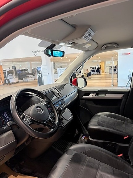 Volkswagen Multivan 10 of 13
