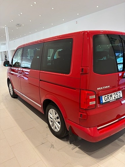 Volkswagen Multivan 5 of 13