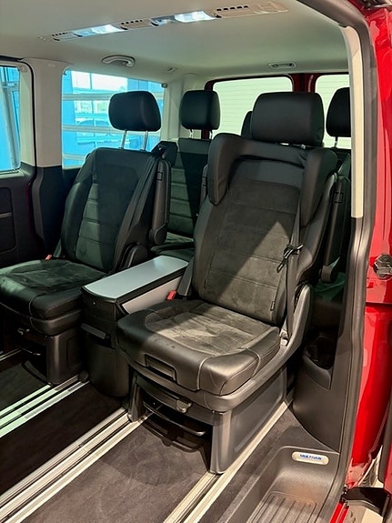 Volkswagen Multivan 8 of 13