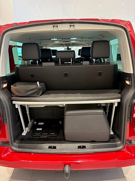 Volkswagen Multivan 6 of 13