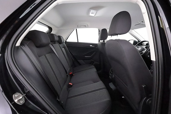 Volkswagen T-Roc 11 of 21