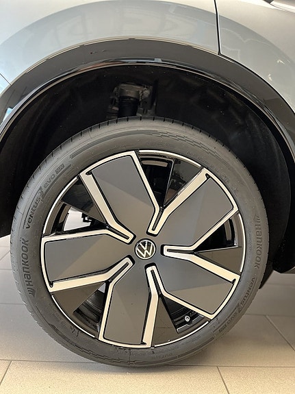 Volkswagen Tiguan 7 of 16