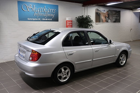 Hyundai Accent 3 of 7