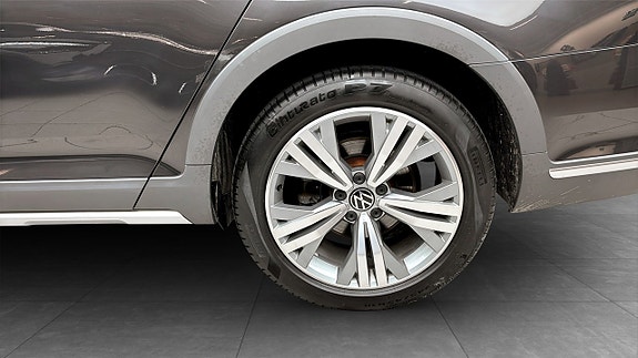 Volkswagen Passat Alltrack 6 of 12