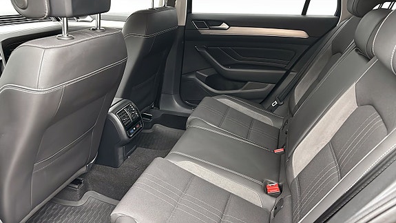 Volkswagen Passat Alltrack 11 of 12