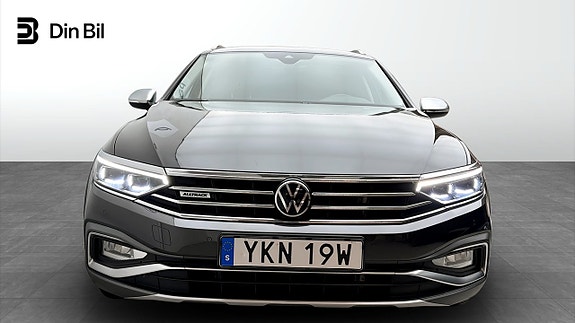 Volkswagen Passat Alltrack 4 of 12