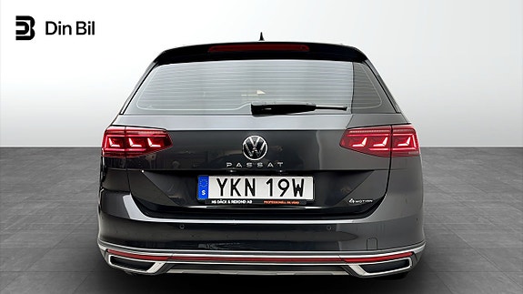 Volkswagen Passat Alltrack 5 of 12