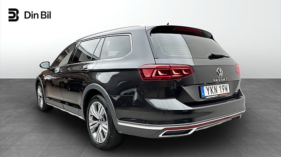 Volkswagen Passat Alltrack 3 of 12