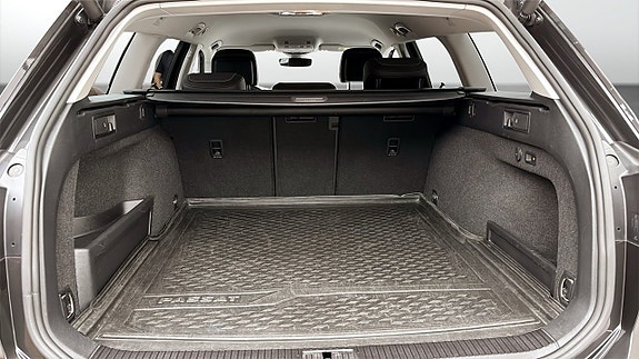 Volkswagen Passat Alltrack 12 of 12