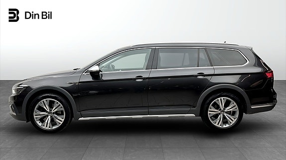 Volkswagen Passat Alltrack 2 of 12