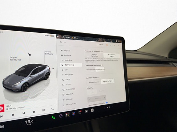 Tesla Model Y 28 of 30