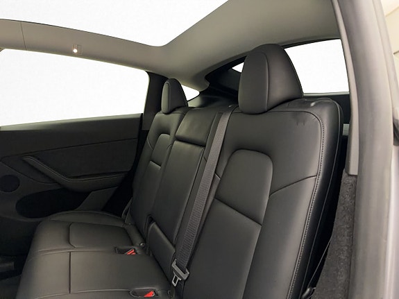 Tesla Model Y 18 of 30