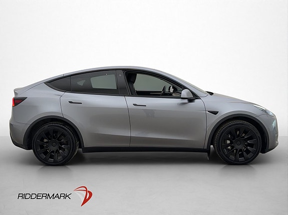 Tesla Model Y 10 of 30