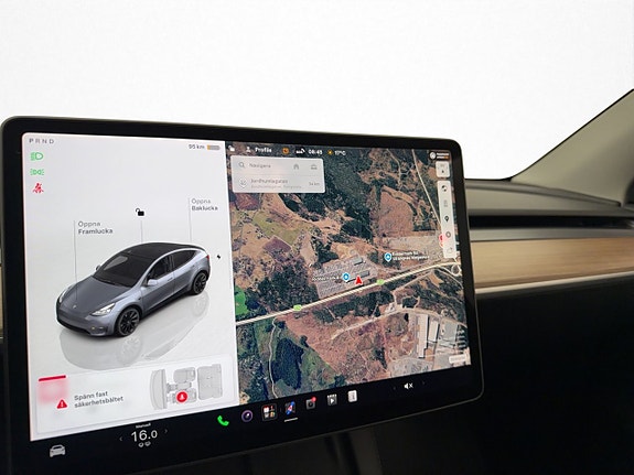 Tesla Model Y 26 of 30