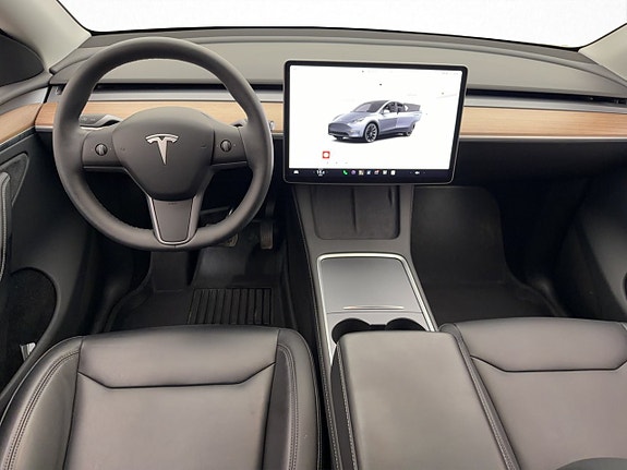 Tesla Model Y 13 of 30