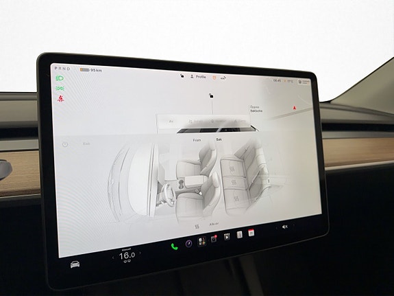 Tesla Model Y 24 of 30