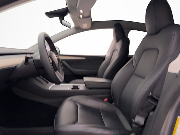 Tesla Model Y 19 of 30