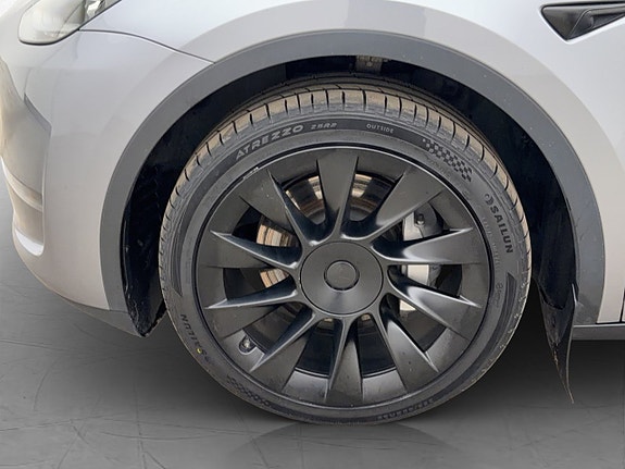 Tesla Model Y 11 of 30