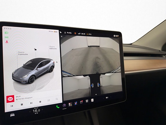Tesla Model Y 27 of 30