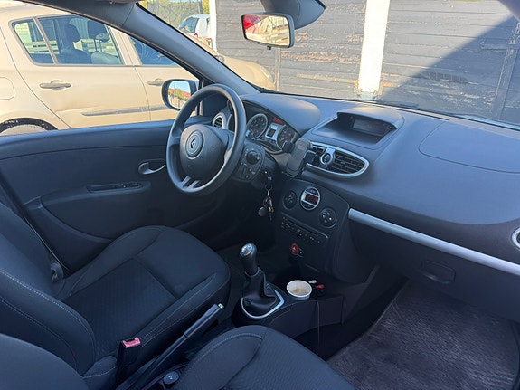 Renault Clio 7 of 9