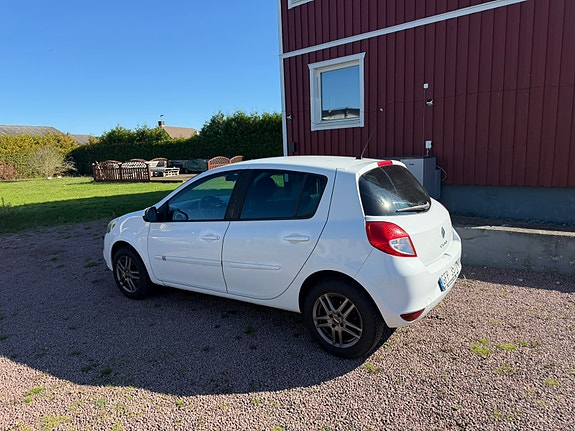 Renault Clio 2 of 9