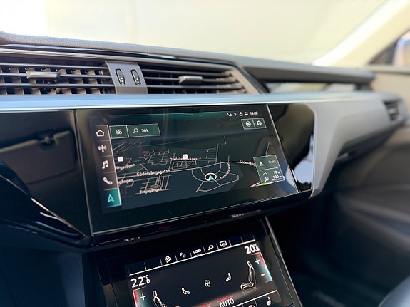 Audi e-tron 15 of 18