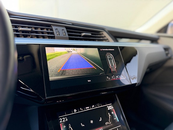 Audi e-tron 14 of 18