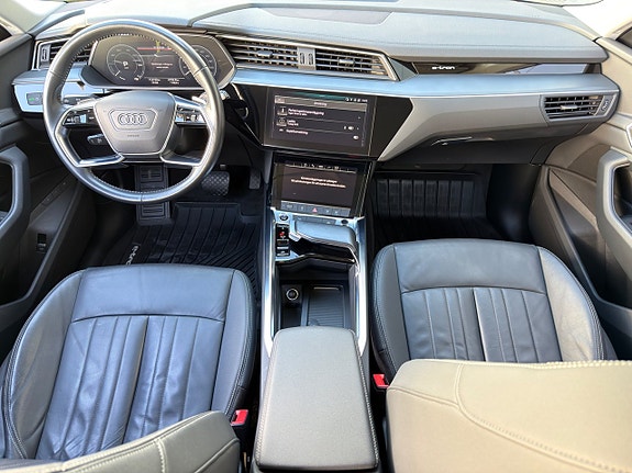 Audi e-tron 10 of 18