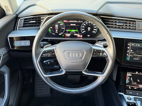 Audi e-tron 11 of 18