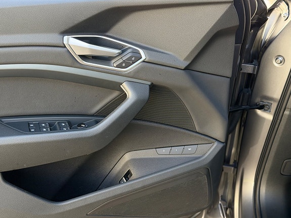 Audi e-tron 13 of 18