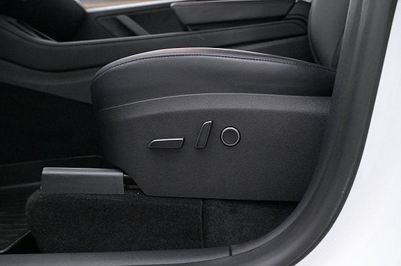 Tesla Model Y 11 of 27