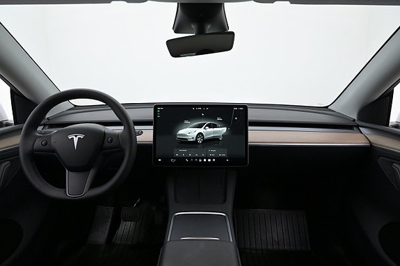 Tesla Model Y 6 of 27