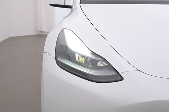 Tesla Model Y 26 of 27